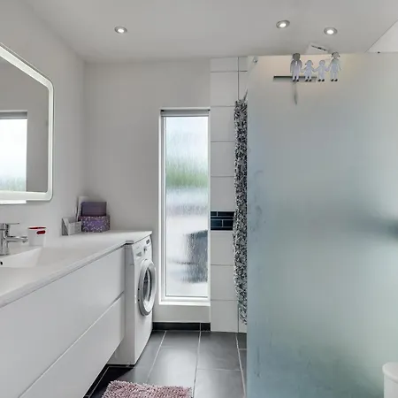 Beautiful In With Jacuzzi Semesterbostad *