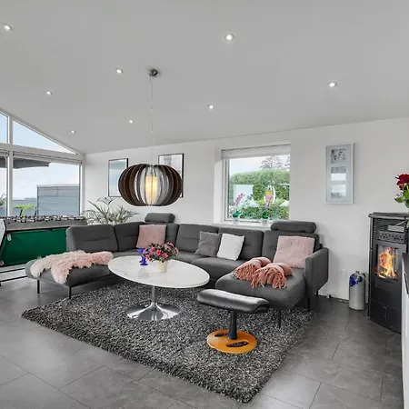 Beautiful In With Jacuzzi Semesterbostad *