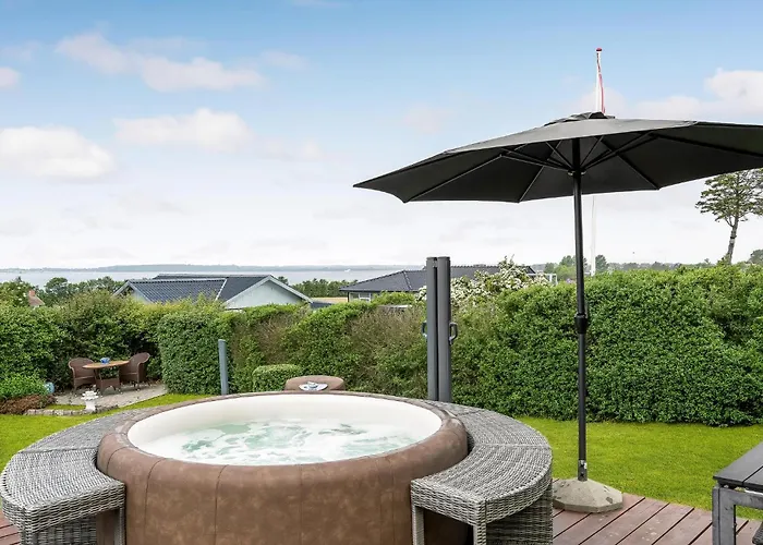 Beautiful In With Jacuzzi Fåborg